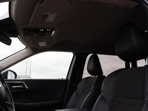 Used 2025 Mitsubishi Outlander SE image 46