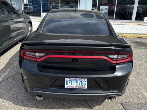 Used 2019 Dodge Charger GT w/ Blacktop Package image 5