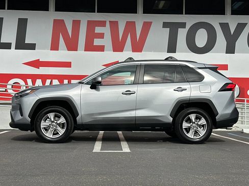 Used 2025 Toyota RAV4 XLE AWD/4WD image 2