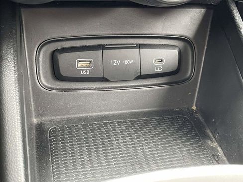 Used 2024 Hyundai Venue SEL FWD image 18