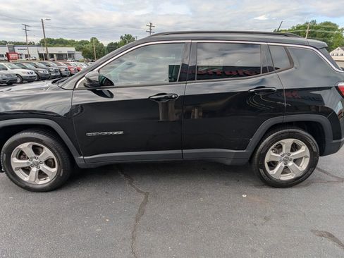 Used 2018 Jeep Compass Latitude w/ Popular Equipment Group FWD image 4