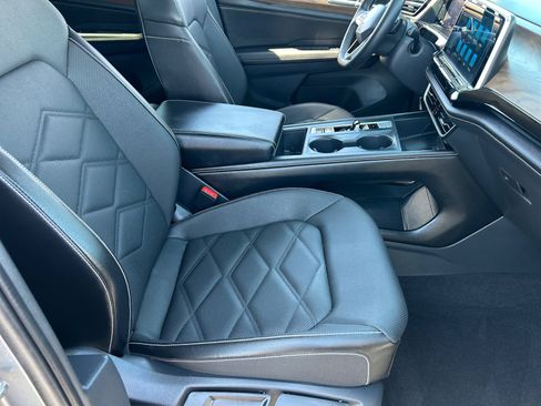 Used 2024 Volkswagen Atlas SE FWD image 18