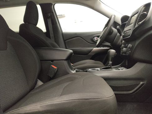 Used 2021 Jeep Cherokee Latitude FWD image 21