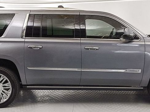 Used 2019 Cadillac Escalade ESV Platinum AWD/4WD image 2