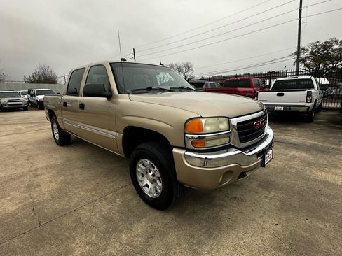 Used 2005 GMC Sierra 1500 SLE w/ Off-Road Package image 7