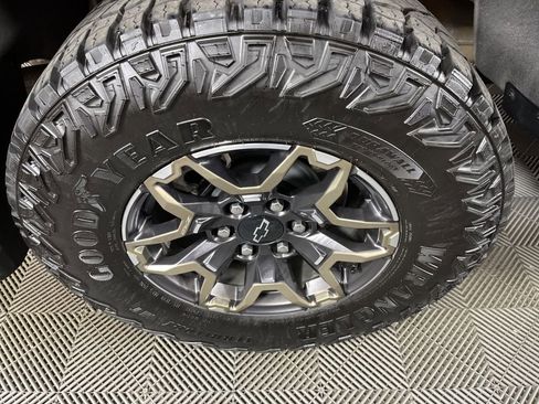 Certified 2024 Chevrolet Colorado ZR2 w/ Technology Package image 15