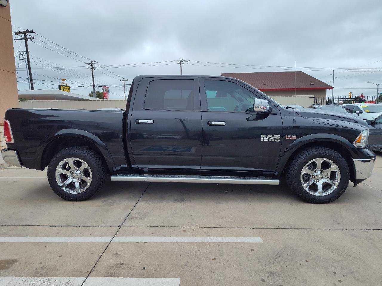 Used 2017 RAM 1500 Laramie w/ Convenience Group AWD/4WD image 3