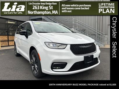 New 2026 Chrysler Pacifica Select