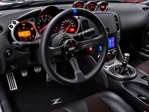 Used 2020 Nissan 370Z Coupe RWD image 11