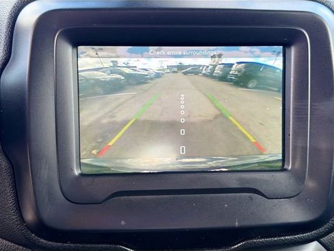 Used 2019 Jeep Renegade Latitude w/ Cold Weather Group image 13