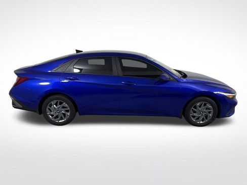 Certified 2024 Hyundai Elantra SEL FWD image 2