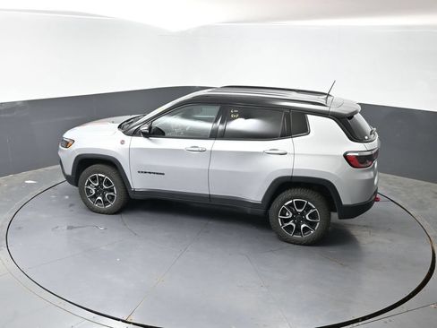 Used 2025 Jeep Compass Trailhawk AWD/4WD image 19