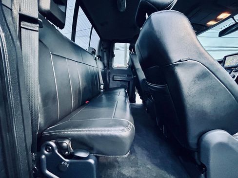 Used 2014 Ford F250 Lariat w/ Chrome Package image 31