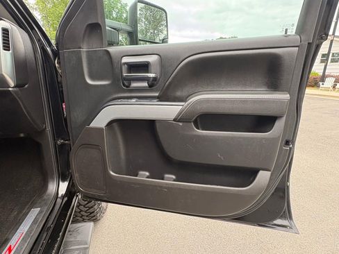 Used 2016 Chevrolet Silverado 2500 LT w/ Midnight Edition AWD/4WD image 21