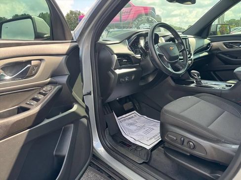 Used 2023 Chevrolet Traverse LT FWD image 15