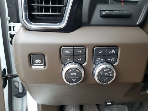 Used 2025 GMC Sierra 2500 Denali w/ Denali Reserve Package AWD/4WD image 30