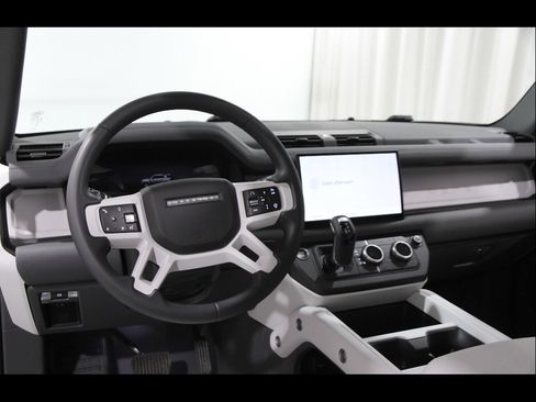 Used 2025 Land Rover Defender 110 S image 6