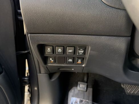 Used 2017 Nissan Pathfinder Platinum w/ Midnight Edition Package image 21