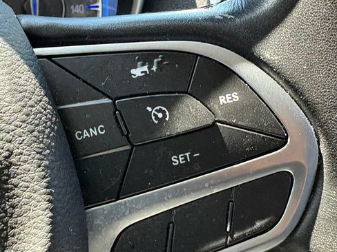 Used 2022 Chrysler 300 Touring L RWD image 16