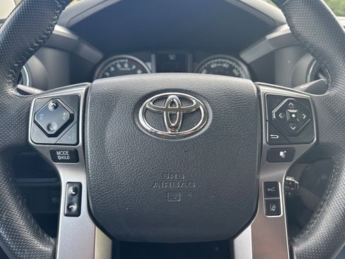 Used 2018 Toyota Tacoma SR5 RWD image 34