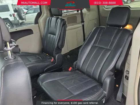 Used 2012 Chrysler Town & Country Touring-L w/ Entertainment Group #2 image 11