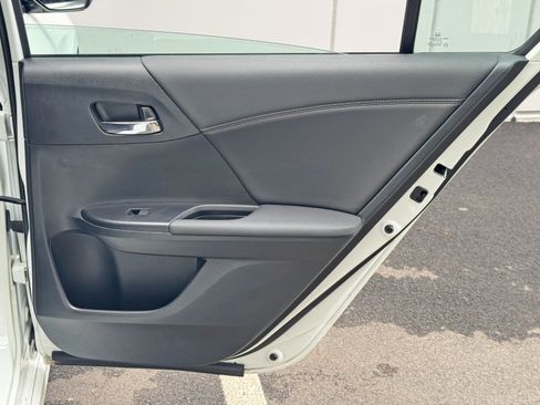 Used 2017 Honda Accord Sport image 36