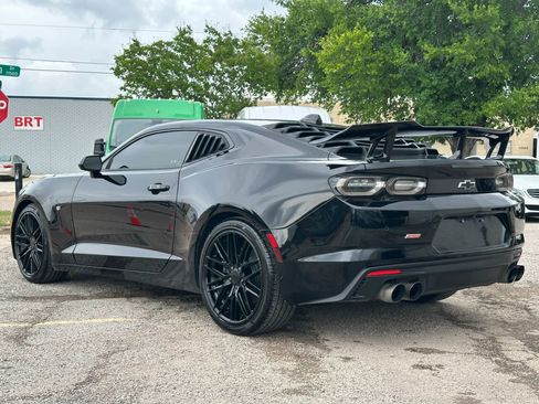 Used 2020 Chevrolet Camaro SS RWD image 4