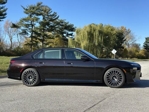 Used 2025 BMW 740i xDrive w/ Executive Package image 10