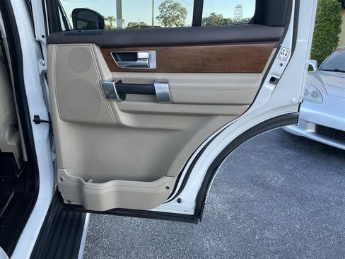 Used 2016 Land Rover LR4 HSE AWD/4WD image 46