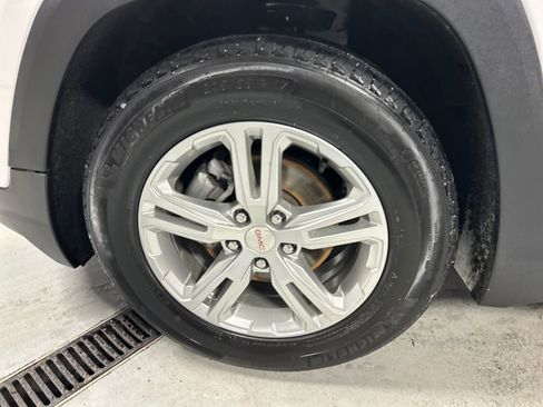 Used 2022 GMC Terrain SLE w/ Driver Convenience Package image 9