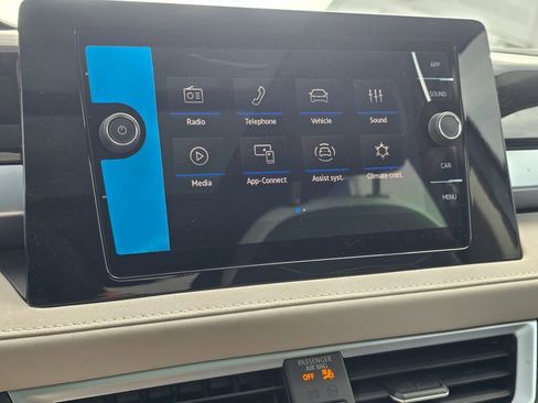 New 2025 Volkswagen Taos SE image 22