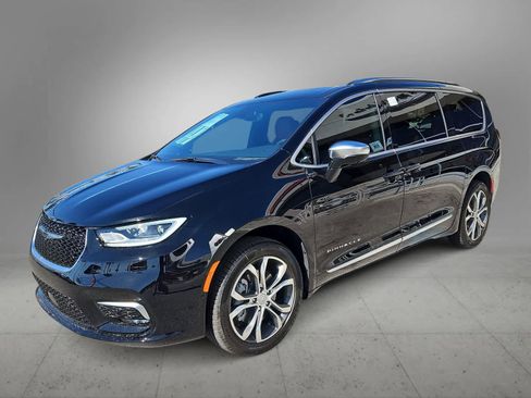 New 2026 Chrysler Pacifica Pinnacle image 4