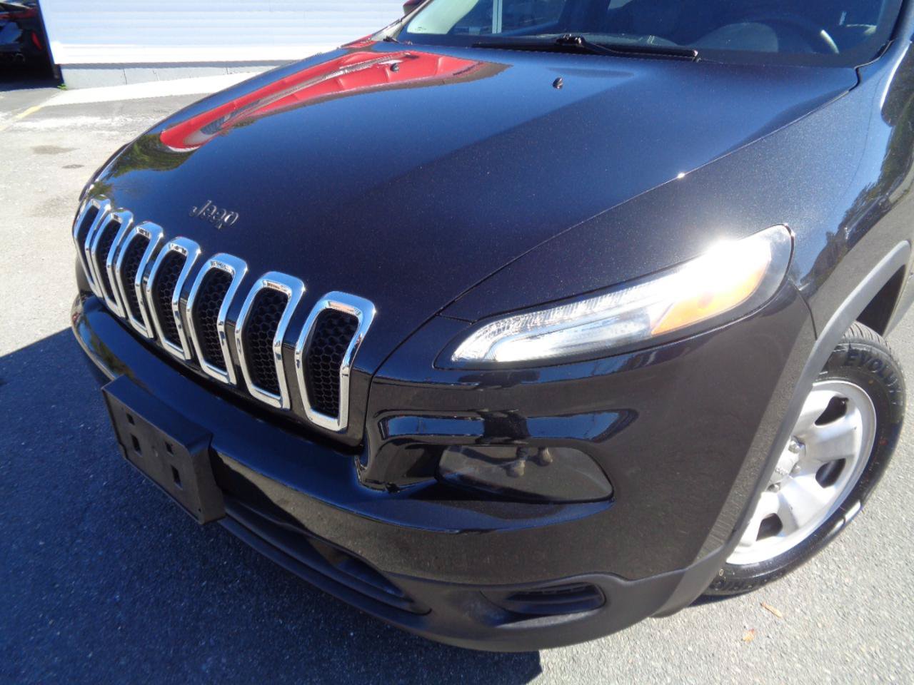 Used 2015 Jeep Cherokee Sport FWD image 18