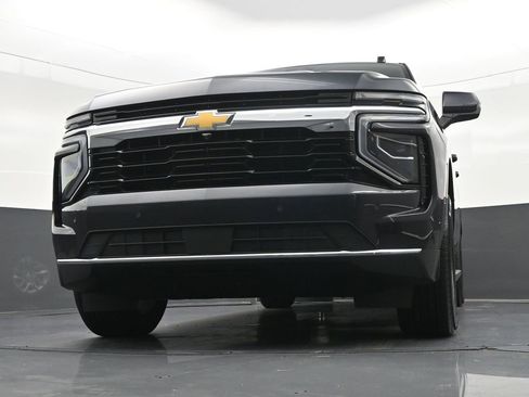 Used 2025 Chevrolet Suburban LS RWD image 31