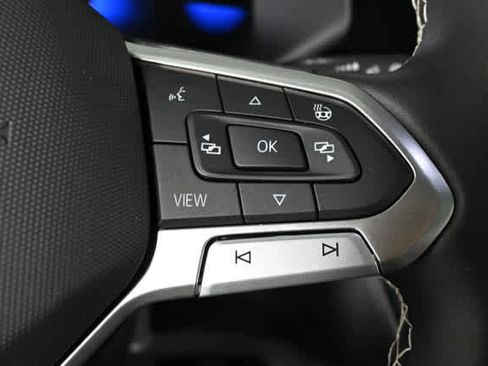Used 2023 Volkswagen Taos SE w/ Panoramic Sunroof Package FWD image 22