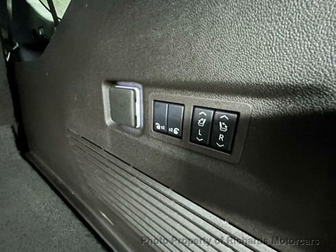 Used 2025 GMC Yukon XL Elevation image 25