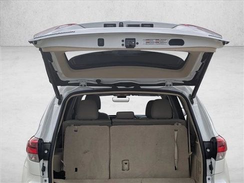Used 2019 Toyota Highlander XLE FWD image 7