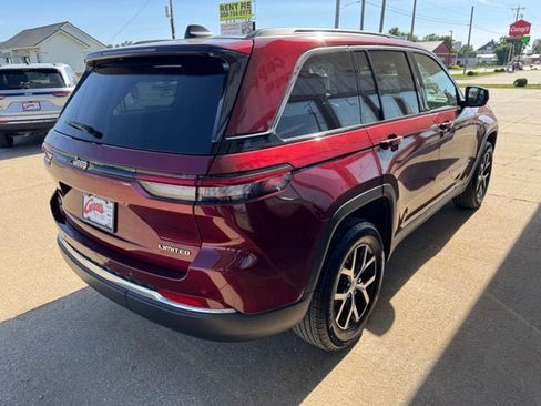 Used 2023 Jeep Grand Cherokee Limited w/ Trailer Tow Prep Group (B) AWD/4WD image 5