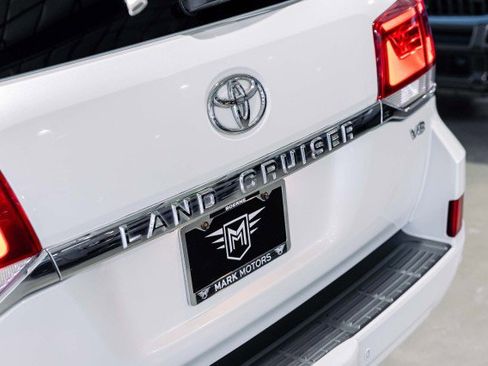 Used 2018 Toyota Land Cruiser image 45