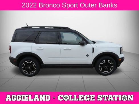 Used 2022 Ford Bronco Sport Outer Banks w/ Tech Package AWD/4WD image 2