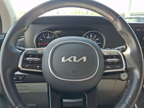 Used 2024 Kia Carnival LX FWD image 19