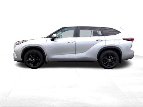Certified 2024 Toyota Highlander LE AWD/4WD image 7