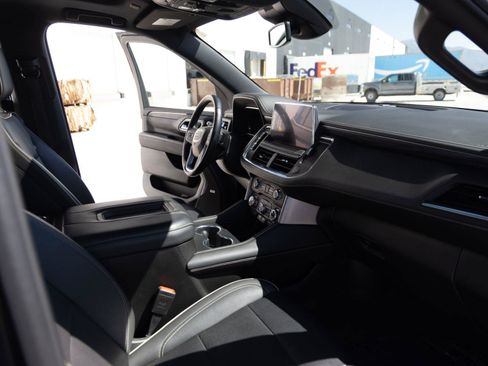 Used 2024 GMC Yukon SLT w/ SLT Luxury Package AWD/4WD image 28