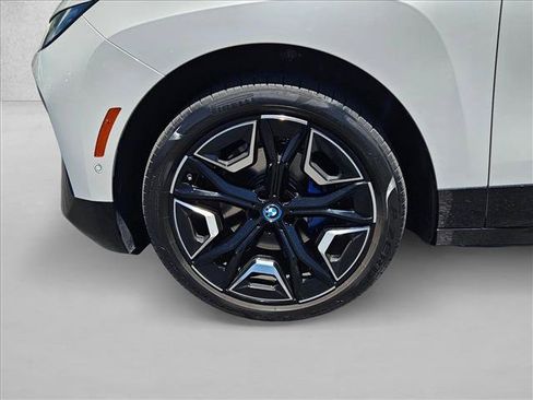 Used 2024 BMW iX xDrive50 w/ Sport Package AWD/4WD image 22