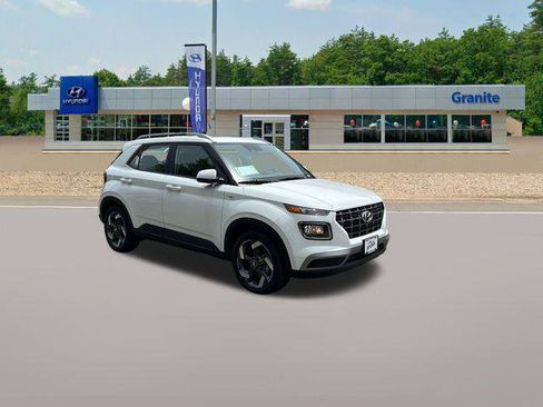 New 2026 Hyundai Venue SEL FWD image 4