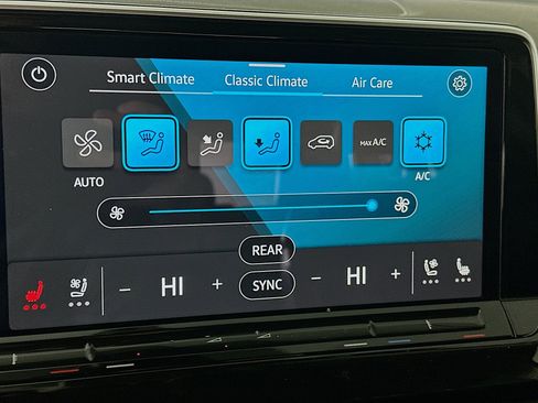 Used 2025 Volkswagen Atlas SE image 24