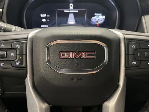 Used 2023 GMC Yukon SLT w/ SLT Premium Package image 16