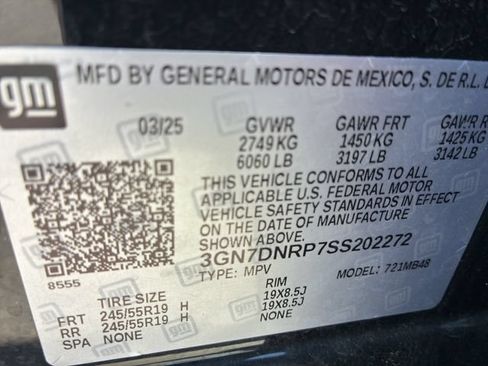 Used 2025 Chevrolet Equinox EV LT FWD image 16
