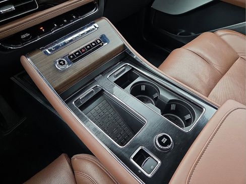 Certified 2025 Lincoln Aviator Reserve w/ Equipment Group 201A image 25