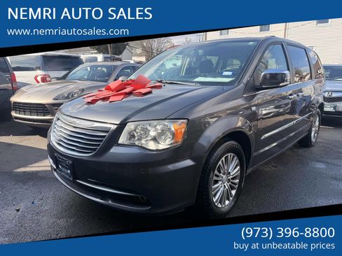 Used 2014 Chrysler Town & Country Touring-L image 1